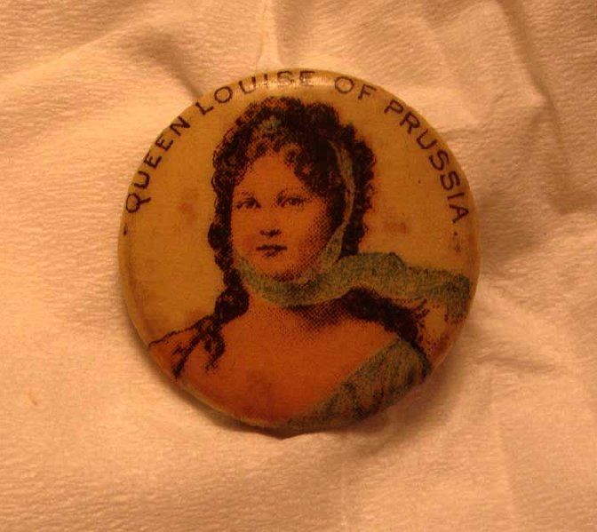 Queen Louise of Prussia 1900 Color Pinback by Pepsin Gum