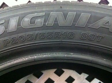 One Bridgestone Insignia SE 200 205 55 16 205 55R16 89T