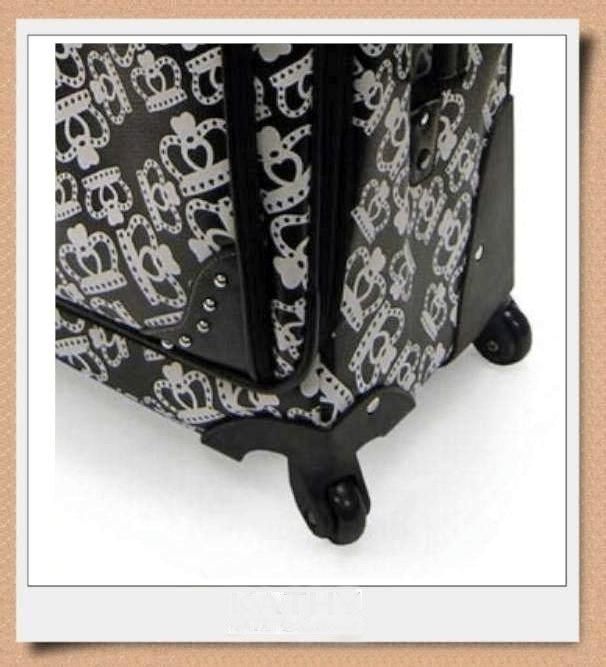 Expandable Carry on in Black/White w/ 360 degree spinner Wheels