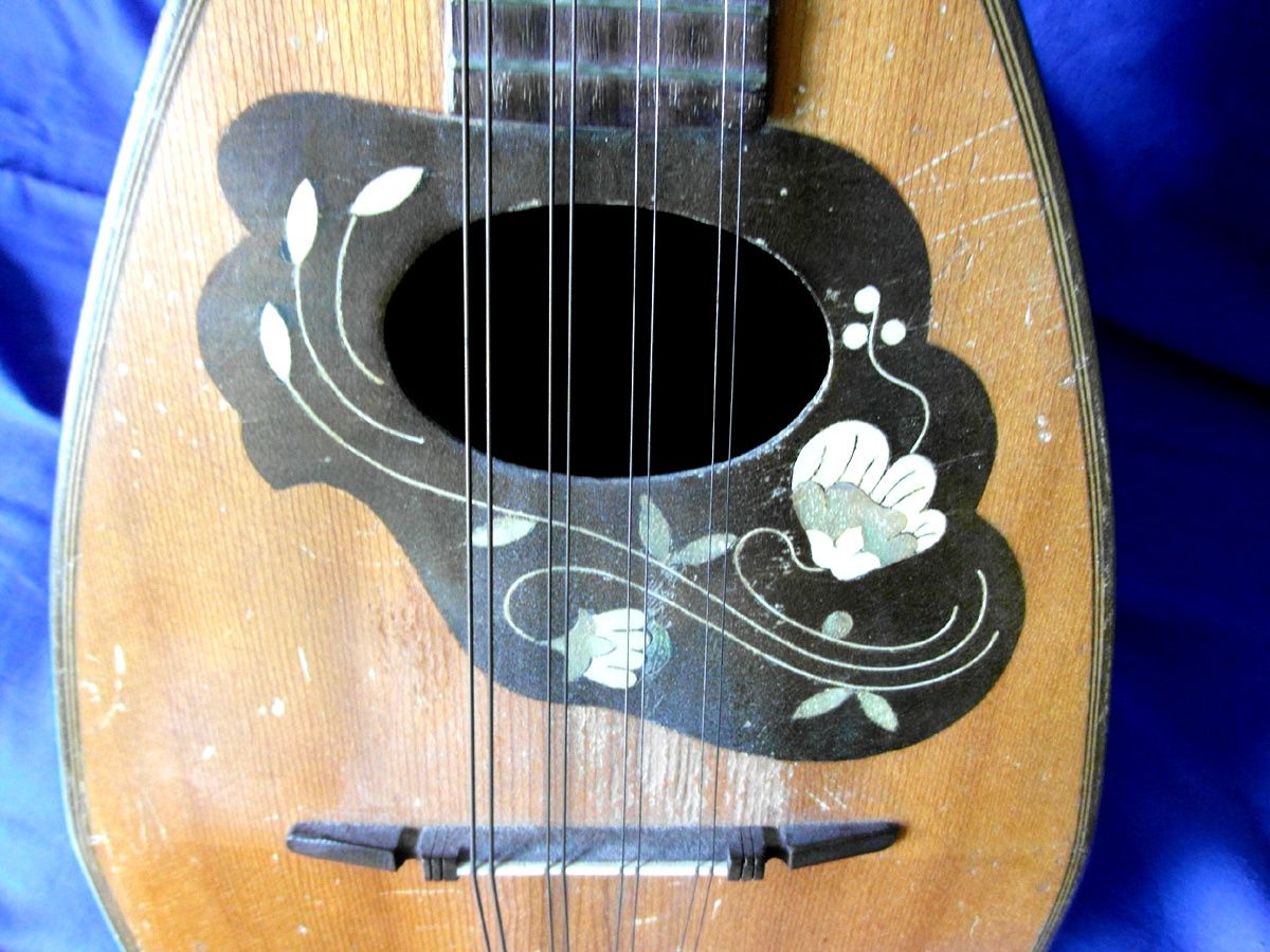 Alte Mandoline guter Zustand Lotus Motiv als Intarsie