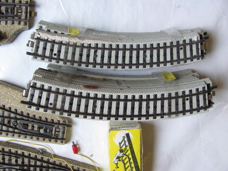 Märklin H0 Konvolut ca. 180 Teile Gleise Weichen nichts geprüft für