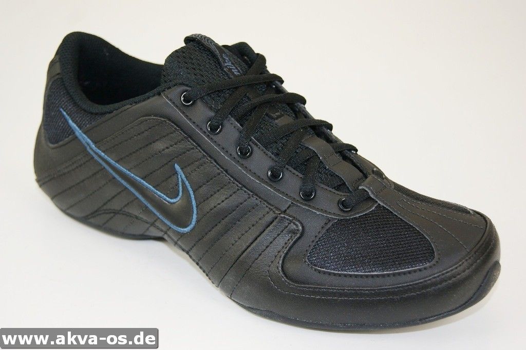 Nike Damen Fitnesschuhe MUSIQUE Sneakers Gr. 42 US 10