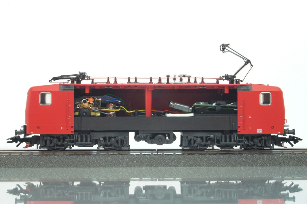 Märklin H0 3442.001 E Lok E 212 DR Schnittmodell Neu