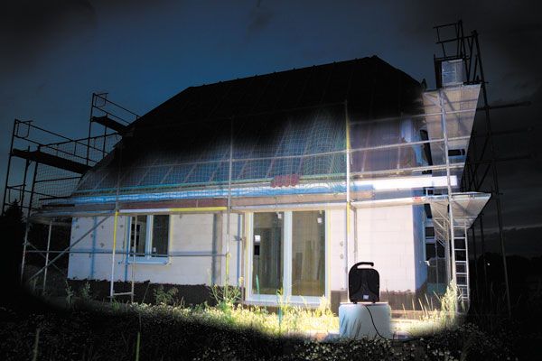 Wetelux Lichtkanone mit Energiesparlampe und Optimaler Ausleuchtung