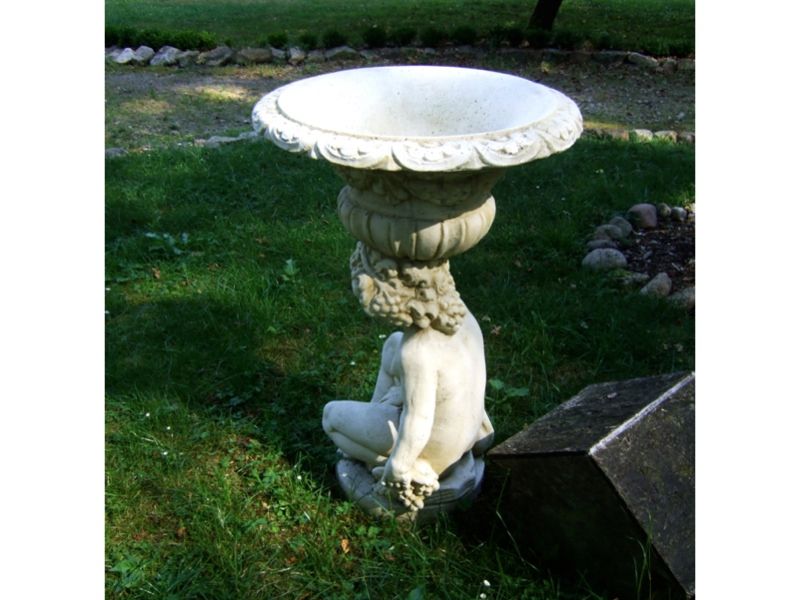 Gartenbrunnen Figur, Schalenträger im Schloßpark