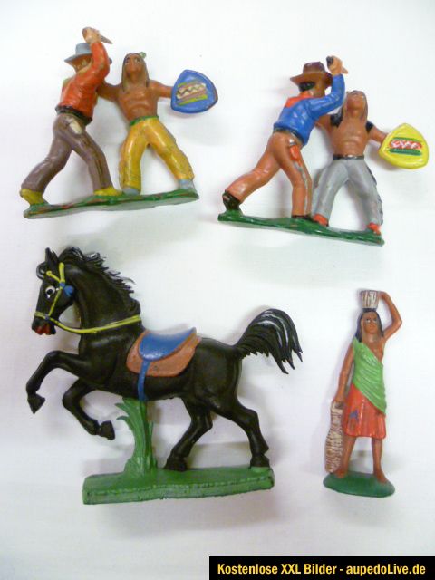 INDIANER + COWBOY Konvolut mit Plastepferd Plastebär Gummifiguren