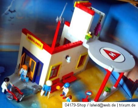 Ambulanz / Krankenhaus mit Hubschrauber Landeplatz   Playmobil