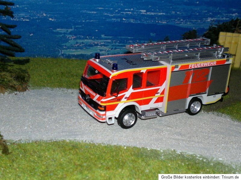 Rietze 1/87 MB Atego Feuerwehr FULDA leicht verändert