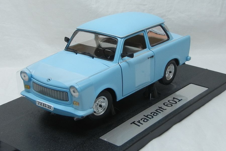 Modellauto Sun Star Trabant 601 (Limited Series) 118 hellblau blaues