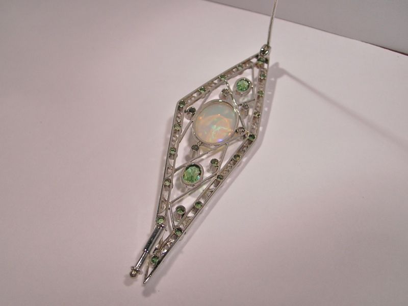 antike Brosche 585er Weissgold/ 1 Opal / 22 Peridot / 5 Brill. / 31