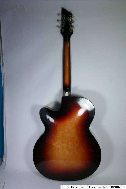 Die Gitarre ist 108cm lang,Griffbrettbreite am ersten Bund 4,5cm