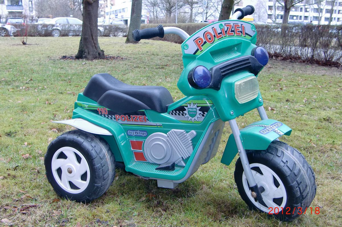 Peg Perego Elektro Motorrad Raider Polizeimotorrad Polizei Dreirad 6V