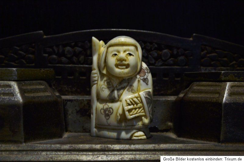 Benzaiten Glücksgott 弁才天 Japan   Netsuke   signiert